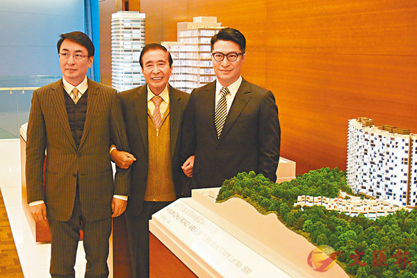 李兆基宣布将交棒长子李家杰(左)及次子李家诚(右).资料图片