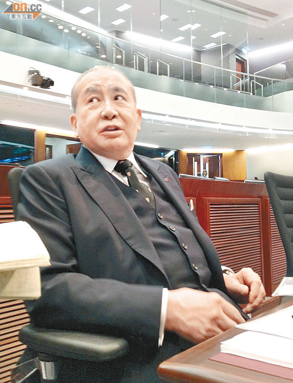 李国宝上月中被揭发僭建天台屋时,还辩称不知情.